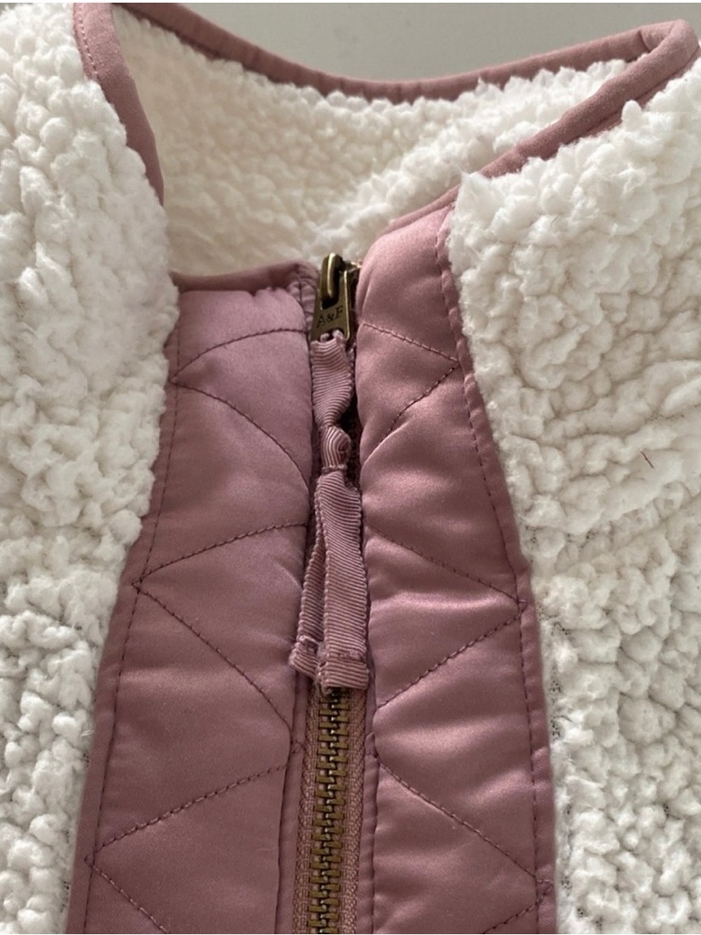 Abercrombie & Fitch quilted lined fleece (cream/rose) XS - Picture 13 of 14